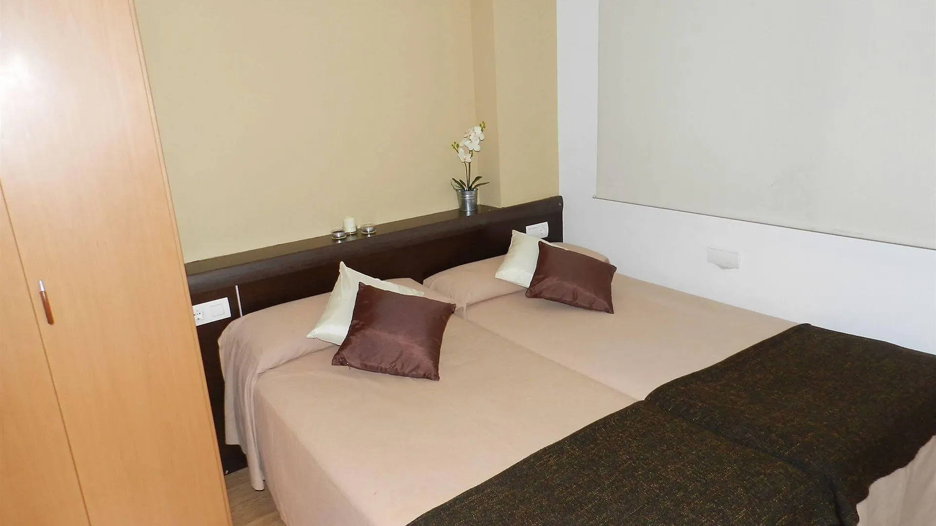 Apartaments Travessera Parc Gueell Barcelona