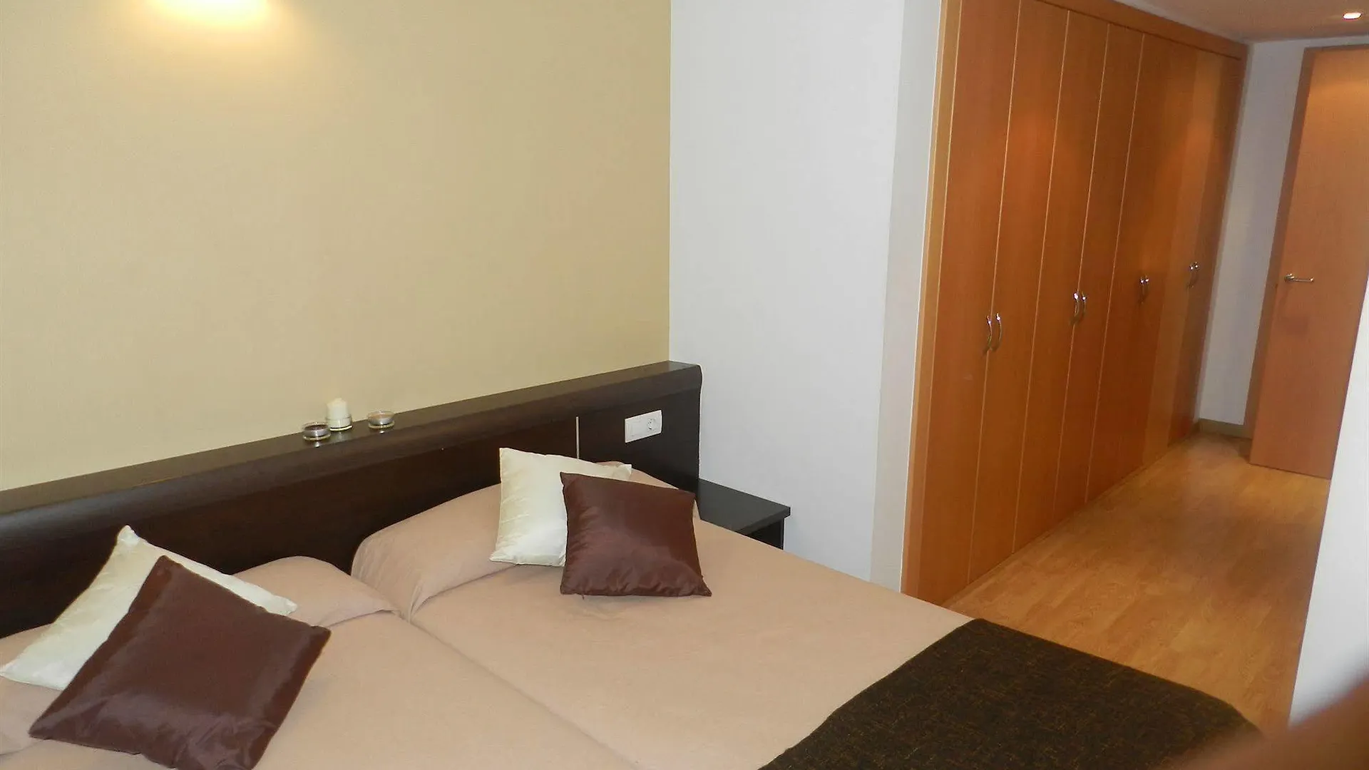 Apartment Apartaments Travessera Parc Gueell Barcelona