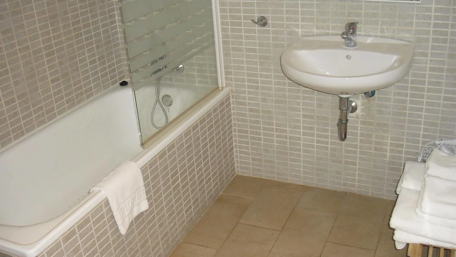 Apartaments Travessera Parc Gueell Barcelona 0*,  Spain
