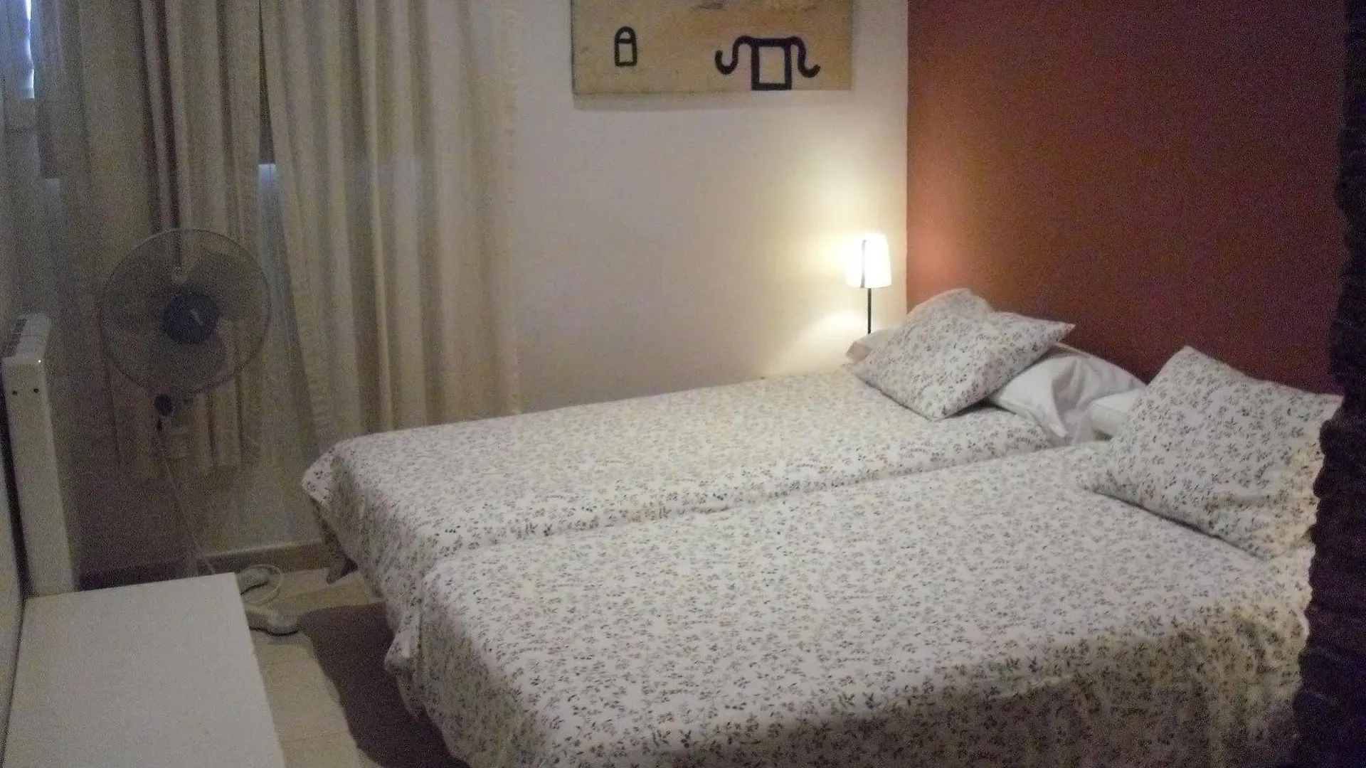 Apartaments Travessera Parc Gueell Barcelona Apartment