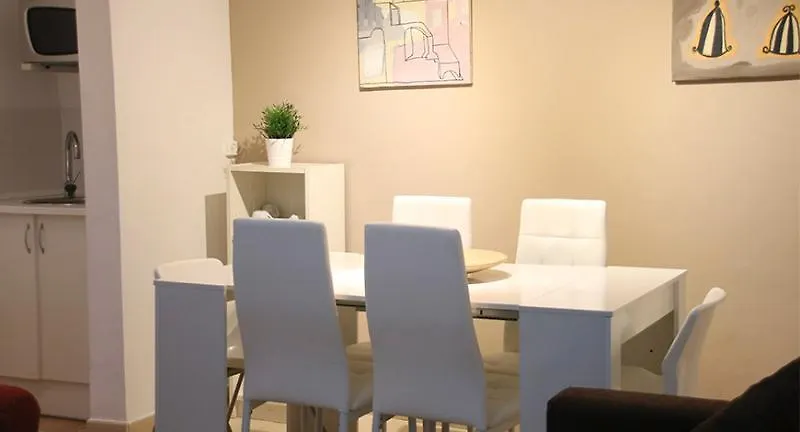 Apartaments Travessera Parc Gueell Barselona İspanya