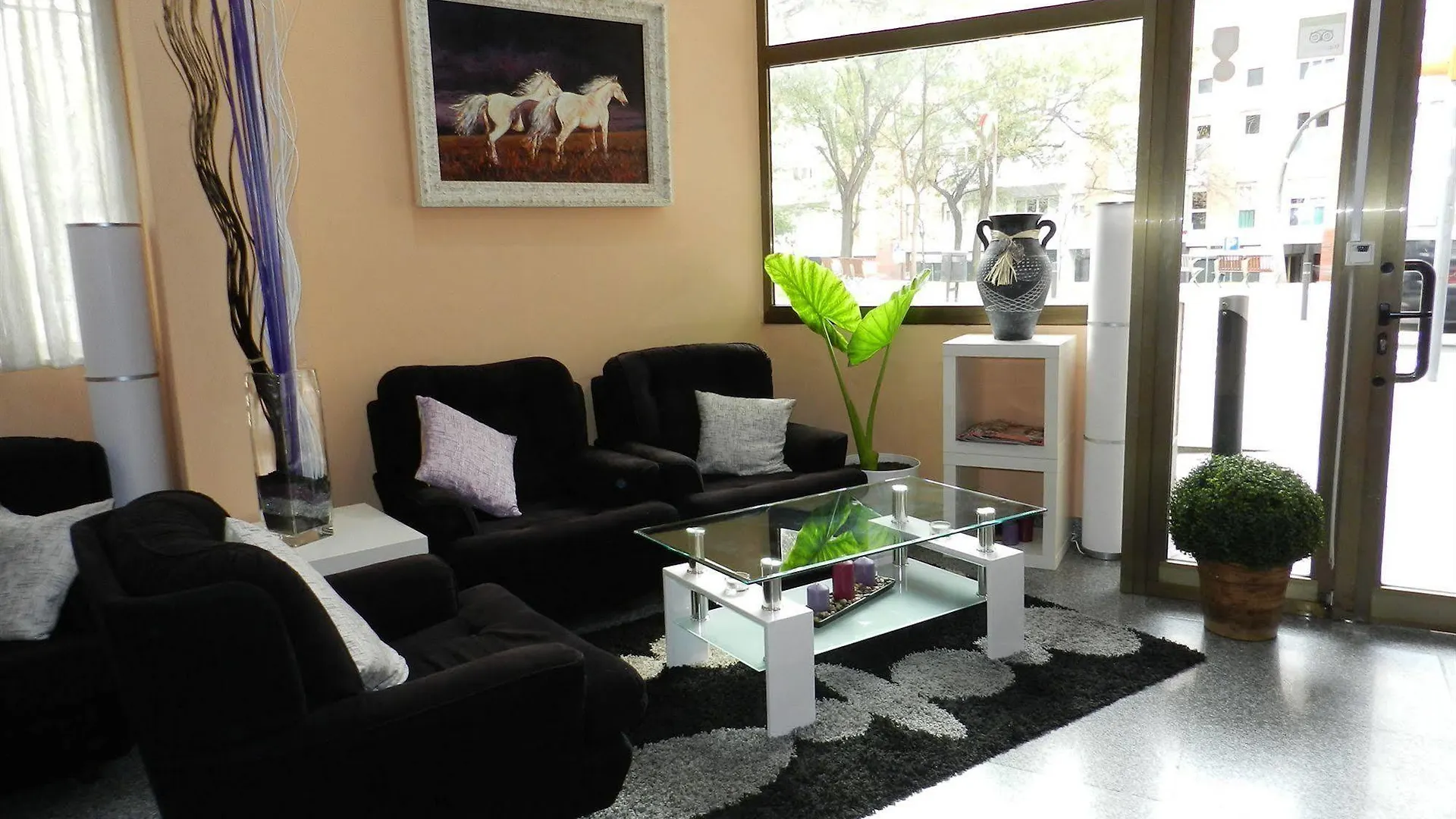 Daire Apartaments Travessera Parc Gueell Barselona İspanya