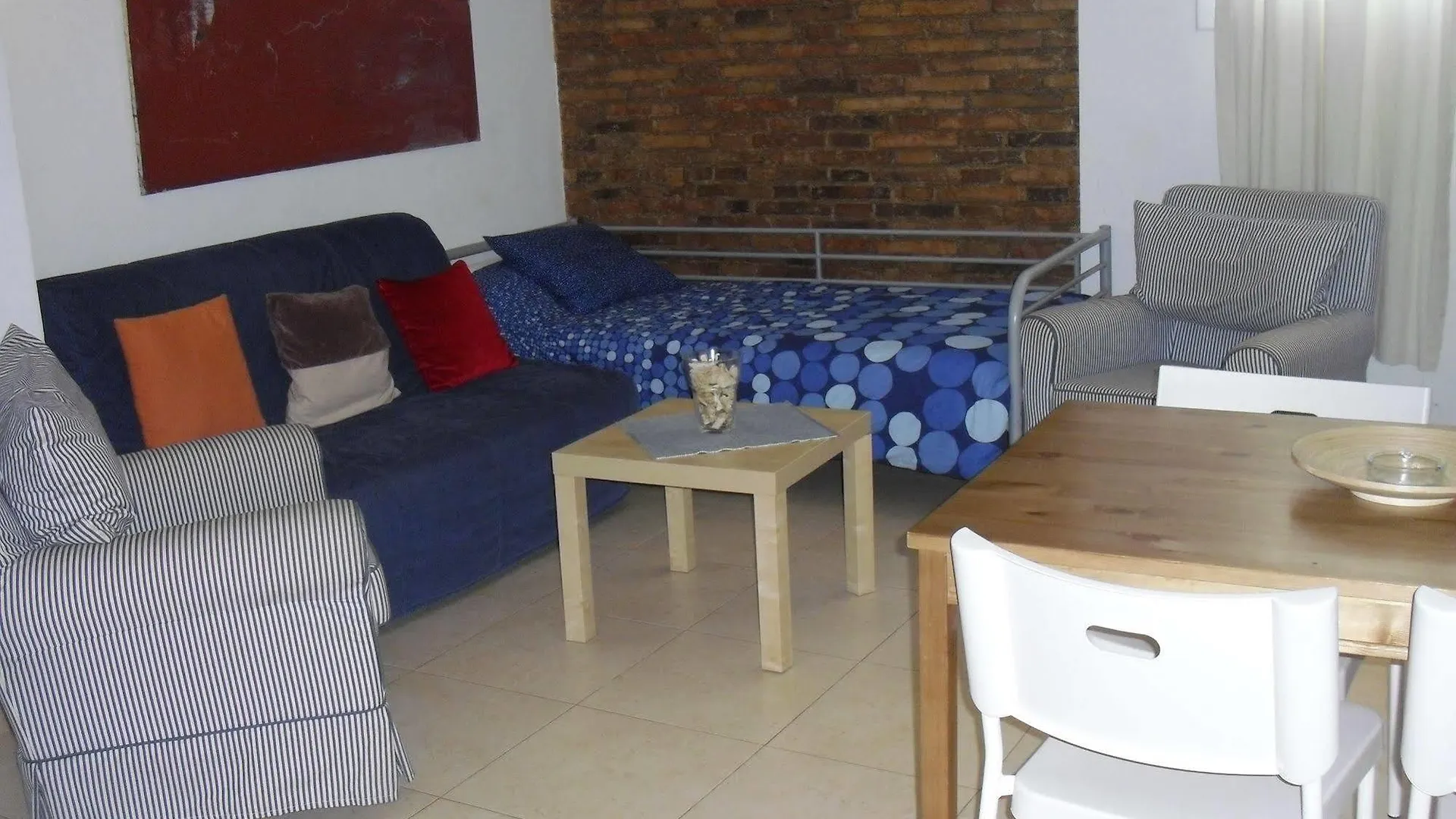 Apartaments Travessera Parc Gueell Barselona 0*,